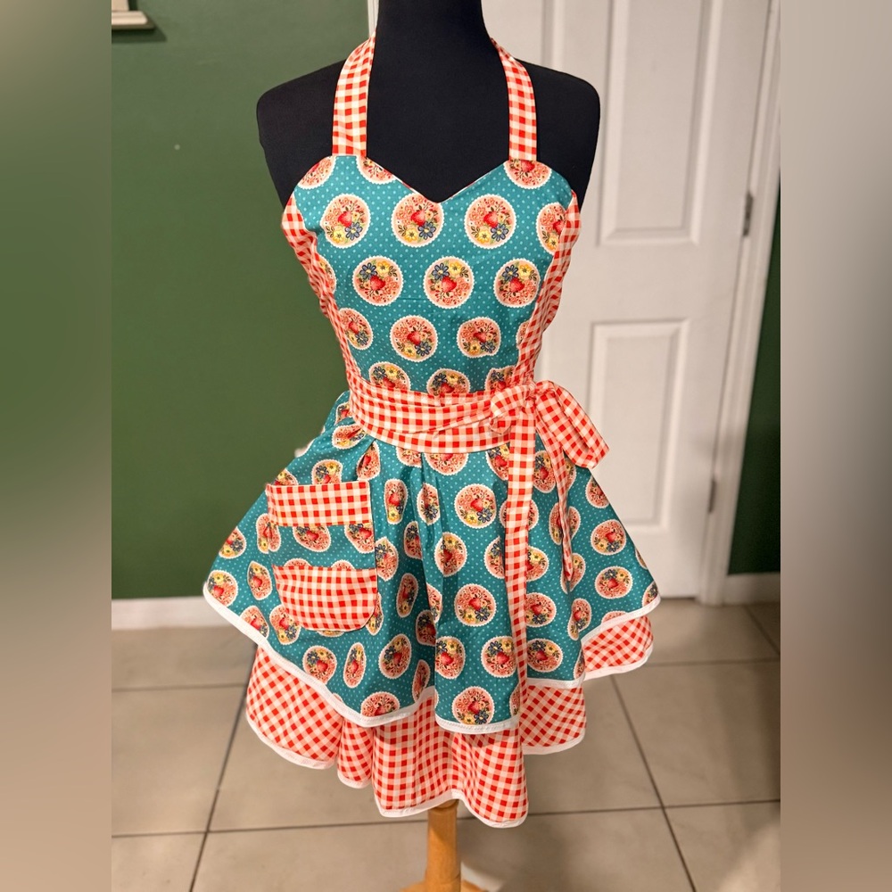 Charming Gingham adult apron with Floral Accents retro inspired